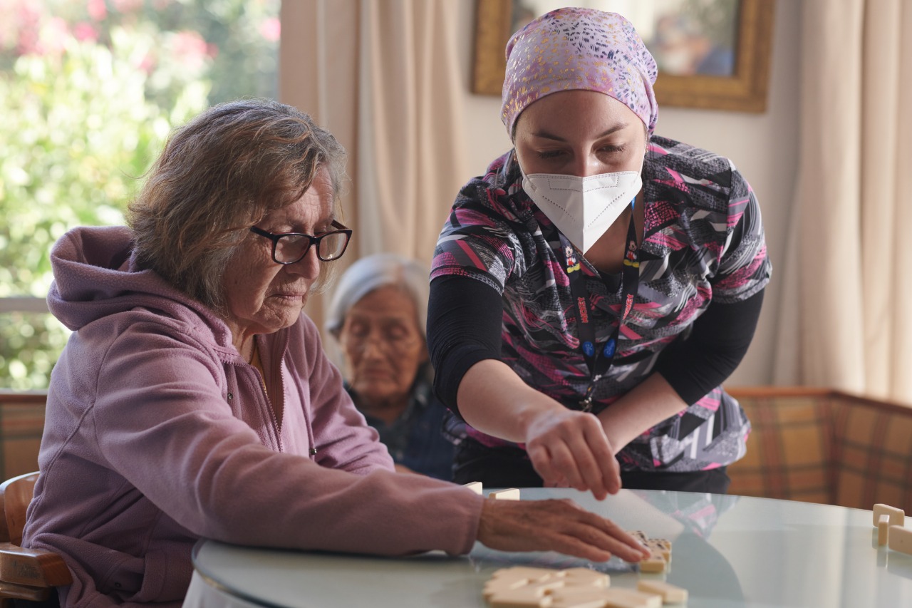 Esperanza Saldaña, Terapeuta Ocupacional de Fundación San Vicente de Paul; “El maltrato a un adulto mayor puede ser sutil e incluso aceptado socialmente”