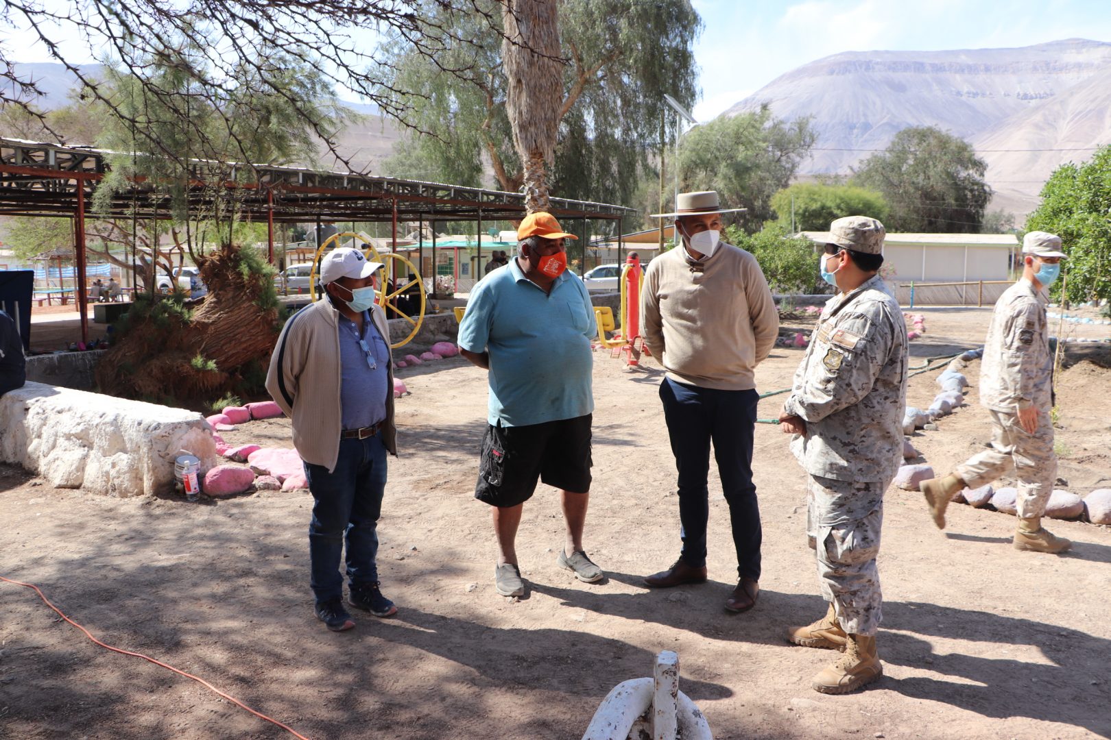 Municipio y Ejército contribuyeron al operativo de limpieza y hermoseamiento del pueblo de Camarones