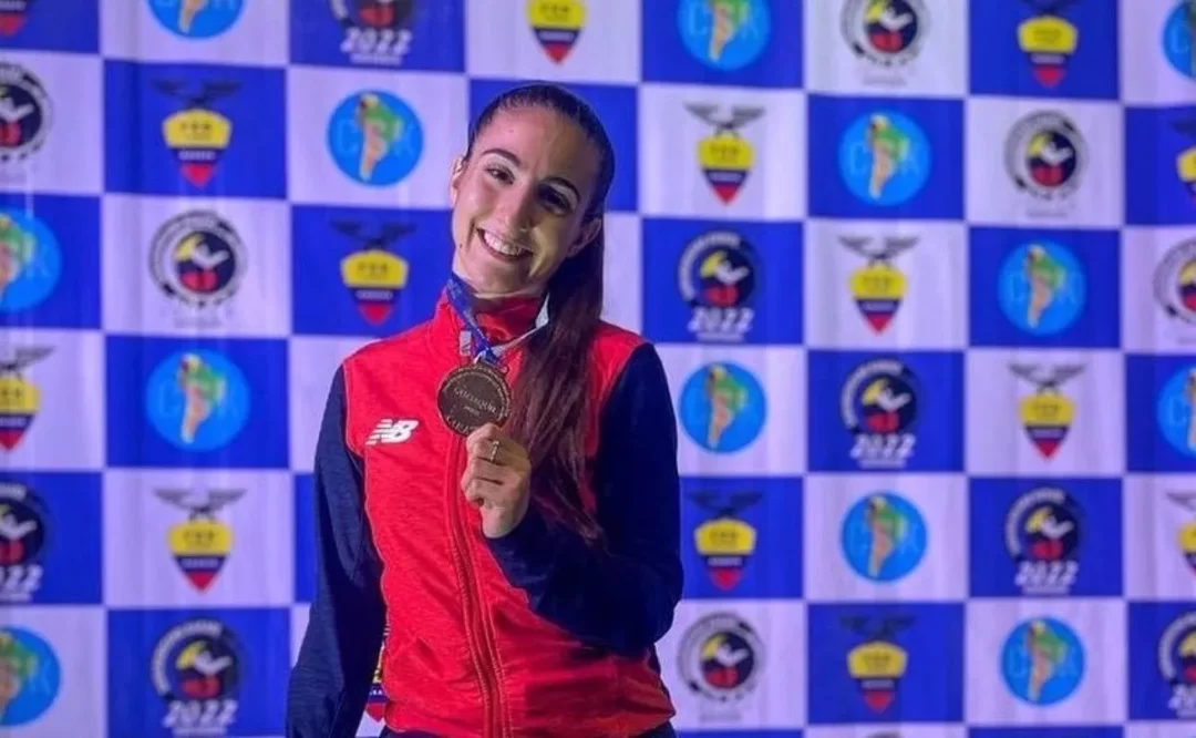 Al mejor estilo de ‘Karate kid’, joven ganó medalla de oro a pesar de lesión en el codo