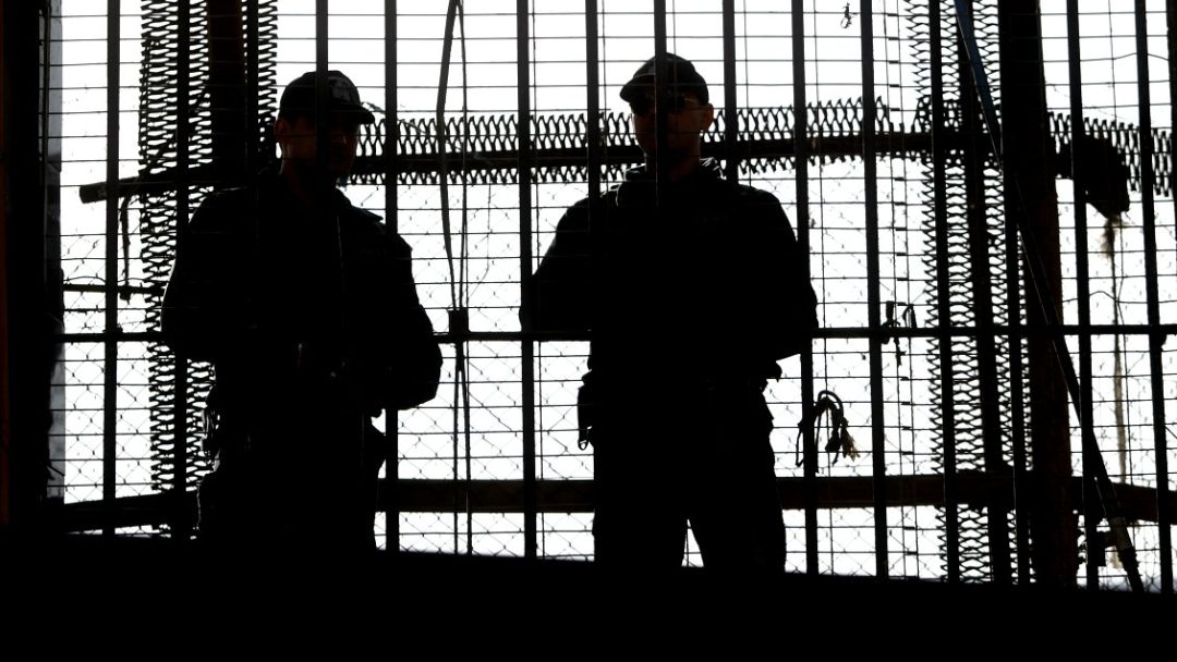Gendarmería de Arica descubre intento de fuga de líder del Tren de Aragua