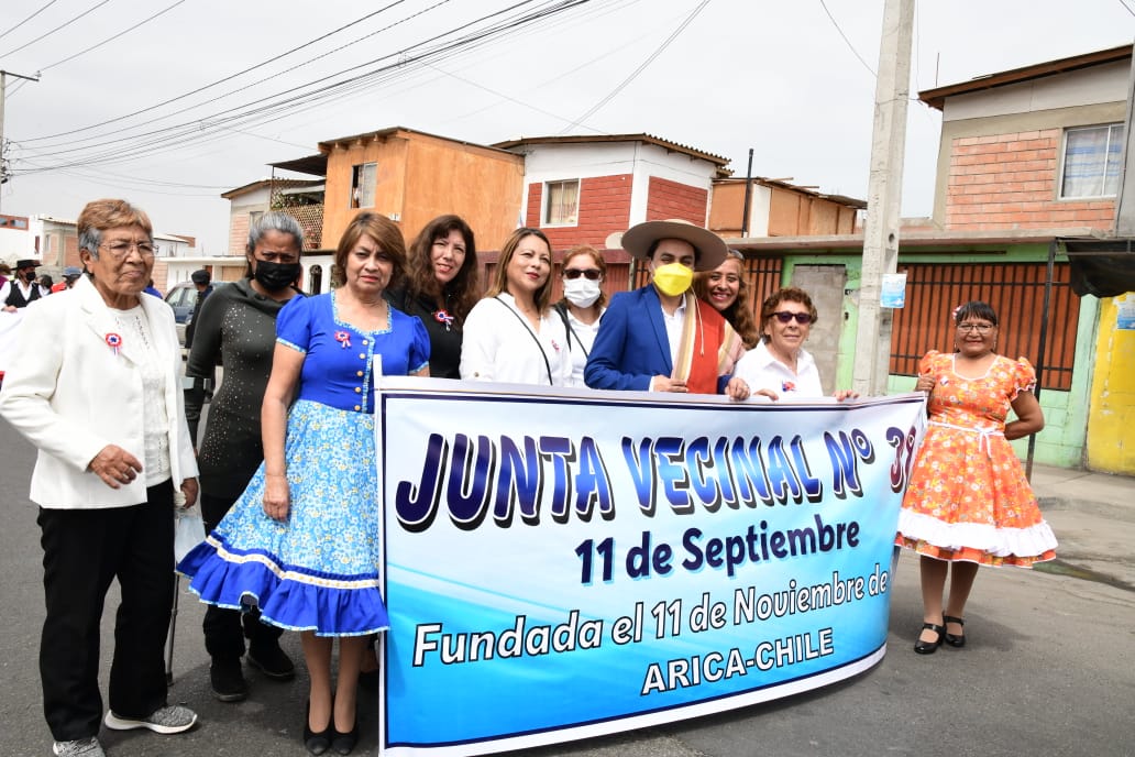 Tradicional desfile comunitario adelantó las Fiestas Patrias en Arica