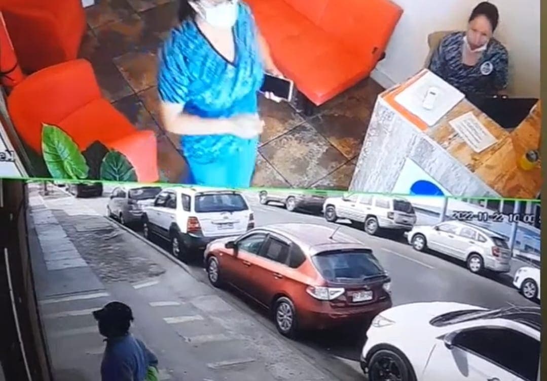 Padre realiza devolución de dinero y artículos que su hija robó de un local en Arica